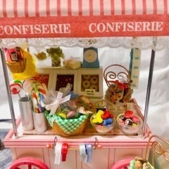 ドールハウス　ミニチュア　お菓子ワゴン　点灯します。シルバニア人形も可愛いの画像