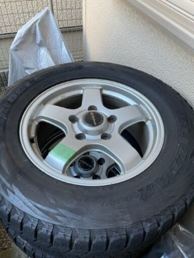 中古スタッドレスタイヤ(2012年製) ホイール付き4本セット ランクル200 