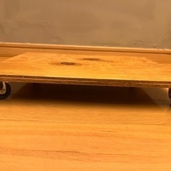 キャスター付き　観葉植物置きの画像