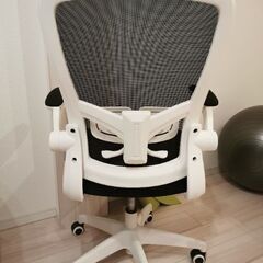 値下げしました！【美品】オフィスチェア　ホワイト(1ヶ月のみ使用)の画像