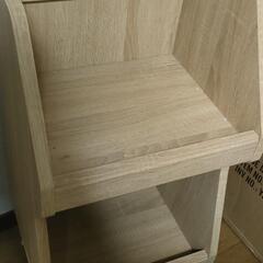 キャビネットと収納棚のセットの画像