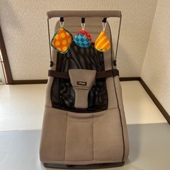 おもちゃ付きバウンサー
