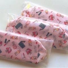 新品　AVON コスメポーチの画像