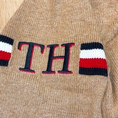TOMMY HILFIGER アイコン セーター キャメルの画像