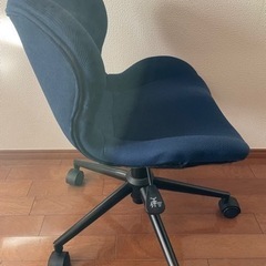 小さいオフィスチェアの画像