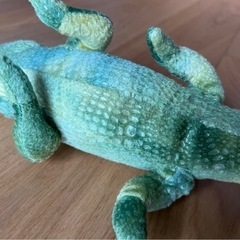 アメリカで入手 リアルな質感のカメレオンのぬいぐるみの画像