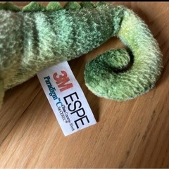 アメリカで入手 リアルな質感のカメレオンのぬいぐるみの画像