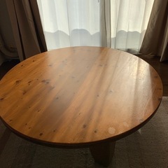 丸テーブルの画像