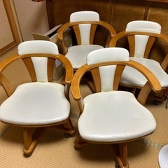 キャスター付きダイニングチェア4脚セットの画像