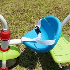 ほぼ新品！折り畳み可能三輪車　補助棒つきの画像