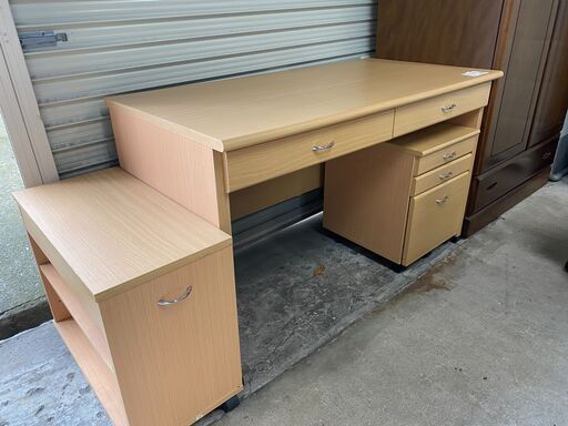 リサイクルショップどりーむ天保山店　No.10325　学習机！　綺麗目♪　３点セット！　すぐ無くなります！