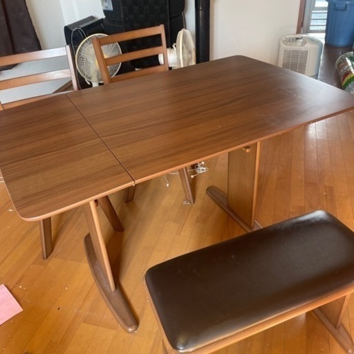 お譲り先決まりました。ダイニングテーブルセット