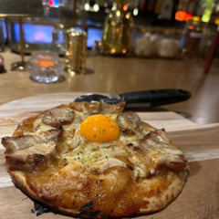 こだわりのカクテルや創作料理が楽しめるバーです