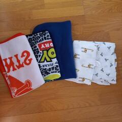   ガーゼ生地のおくるみ2枚とブランケット3枚