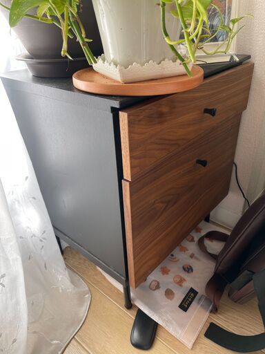 Table - ベッドサイドテーブル。
