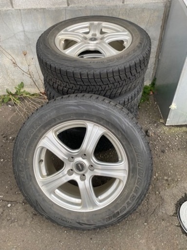 お話し中です！スタッドレスタイヤ付きアルミホイール