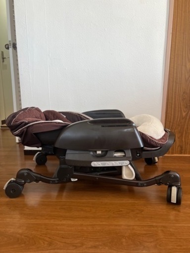 電動ベビーラック　combi ネムリラ オートスィング