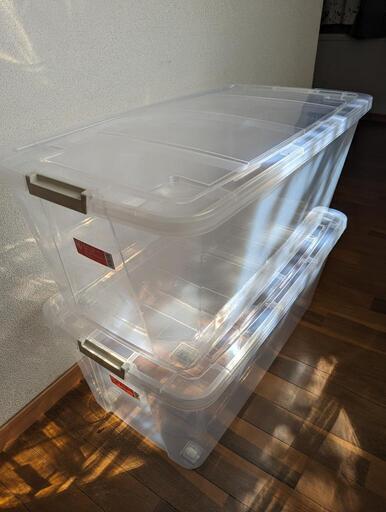 プラスチック収納箱　二個