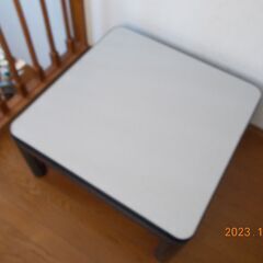 最短時間で取りに来ていただける方に無償でお譲りします。電気こたつの画像