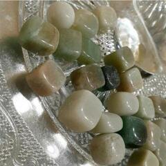 天然石💎翡翠　ジェダイトさざれ石　スクエア&ラウンド　50g💎パワーストーンの画像