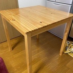 テーブル