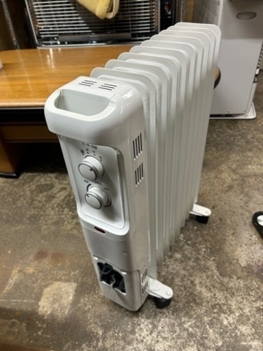 万代店　アイリスオーヤマ　オイルヒーター　POH-1210-KS