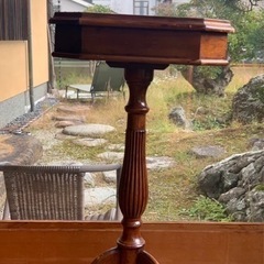イタリア製サイドテーブルの画像