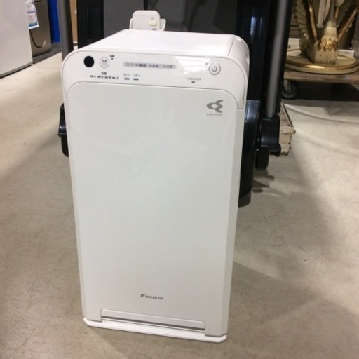 ダイキン 空気清浄機  MCA55UE5-W 2017年  本体ボタンでの動作確認済みです。リモコン電池の在庫がなくリモコンの操作は未確認です。 使用感や表面に傷もあります。