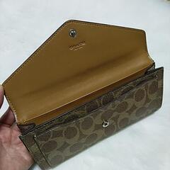 COACHシグネチャー長財布の画像