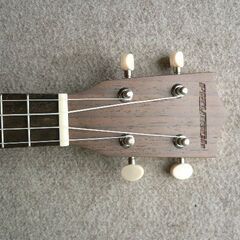 ＊値下げしました。3.600円→2600円＊PLAYTECH PTUK300 Rosewood ソプラノウクレレ（美品）の画像