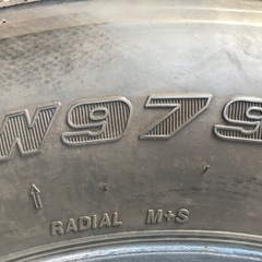 トラック用BSスタッドレスタイヤ6本205 75 R16 113/111L の画像