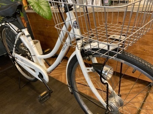 【SALE！11月29日まで全品表示価格から¥1000引き！前輪タイヤ・前輪チューブ新品！】LEDオートライト　26インチ自転車　ホワイト SALE！11月29日まで全品表示価格から¥1000引き！前輪タイヤ・前輪