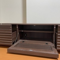 テレビ台　コンセント用の穴あり　収納付きの画像