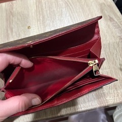 LOUIS VUITTONの長財布の画像