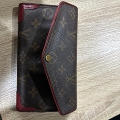 LOUIS VUITTONの長財布の画像