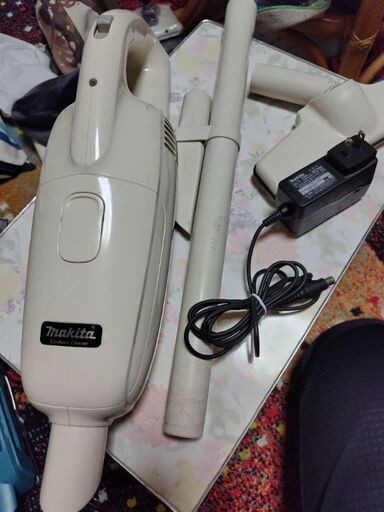 makita充電式クリーナー　4076D