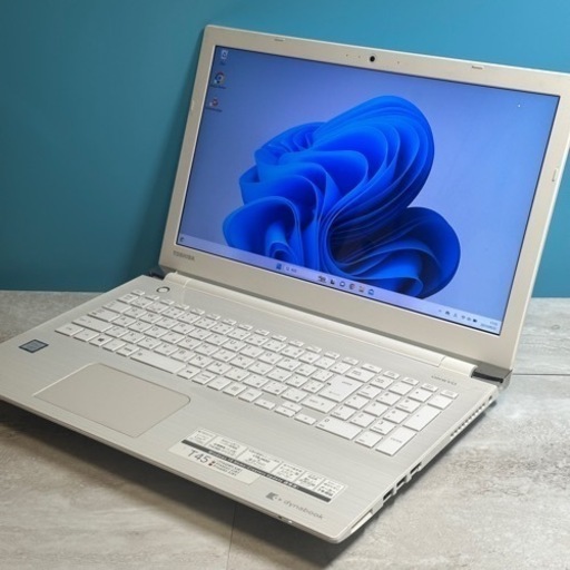 【お取引完了】白いDynabook 15.6インチ 高解像度FHDディスプレイ 7世代i3 メモリ8G SSD500G DVD-RW 