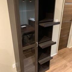 ガラス扉付き　本棚の画像