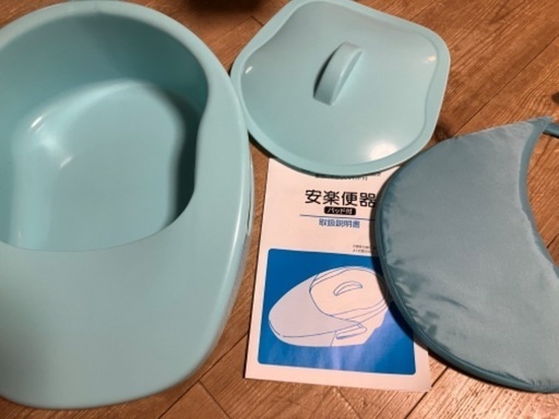 (未使用)紙オムツとパット、差込み便器