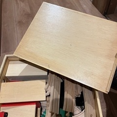 木の線路のおもちゃの画像