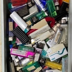 大量のライターの画像