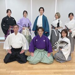 『刀と扇で美しく舞う、剣詩舞教室』の画像
