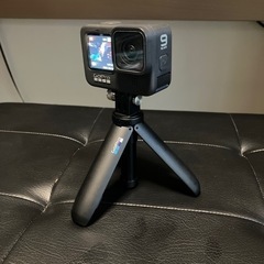 【美品】GoPro HERO9 Blackと純正バッテリー2個とスタンドとsdカード付き