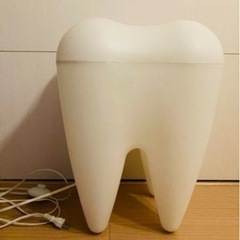 歯形のライト&スツールの画像