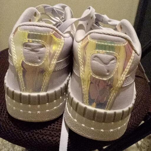 PUMAスニーカー