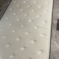セミダブルベッド　マットレスのみの画像