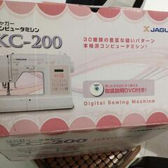 値下げ相談可能　ミシンKC200　ほとんど未使用　動作確認済み　フットアクセサリープレゼントの画像