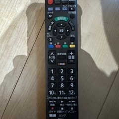 Panasonic32インチTVと白いテレビ台の画像