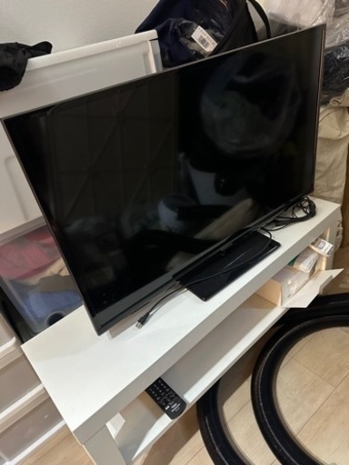 Panasonic32インチTVと白いテレビ台