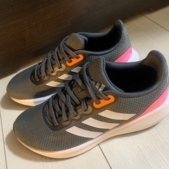adidas 25センチ　ランニングシューズ